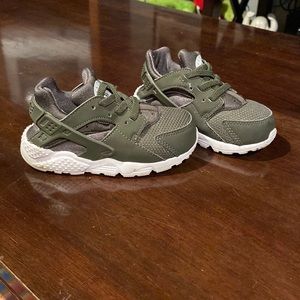 Green Huarache by Nike toddler 7